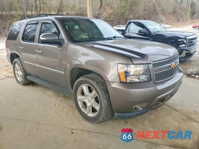 Czwarte zdjęcie samochodu z boku: 2014 CHEVROLET TAHOE C1500 LTZ VIN:1GNSCCE03ER152486 - miniatura