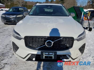 Piąte zdjęcie samochodu w środku: 2025 VOLVO XC60 PLUS VIN:YV4M12RC2S1034717 - miniatura