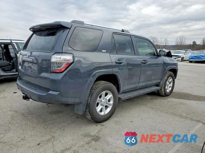 Trzecie zdjęcie samochodu z tyłu: 2024 TOYOTA 4RUNNER SR5/SR5 PREMIUM VIN:JTENU5JR3R6269586 - miniatura