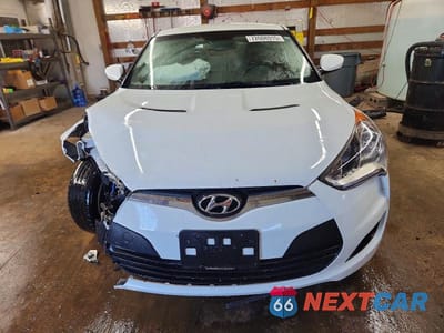 Piąte zdjęcie samochodu w środku: 2013 HYUNDAI VELOSTER BASE VIN:KMHTC6AD3DU087198 - miniatura