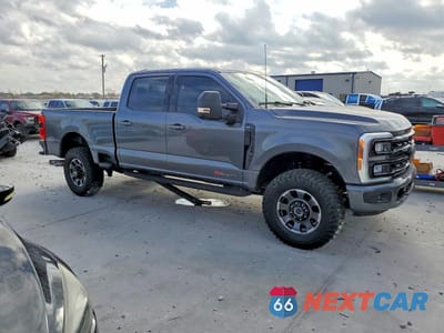 Czwarte zdjęcie samochodu z boku: 2023 FORD F250 SUPER DUTY VIN:1FT8W2BM1PED15500 - miniatura