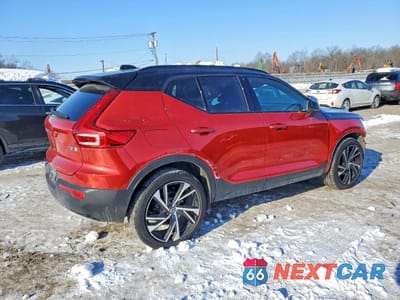 Trzecie zdjęcie samochodu z tyłu: 2022 VOLVO XC40 T5 R-DESIGN VIN:YV4162UM9N2789527 - miniatura