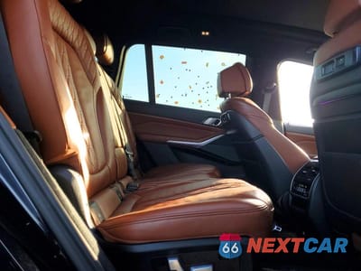 Zdjęcie 11 z 13 samochodu: 2021 BMW X7 XDRIVE40I VIN:5UXCW2C07M9F68042 - miniatura