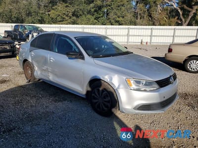 Czwarte zdjęcie samochodu z boku: 2013 VOLKSWAGEN JETTA BASE VIN:3VW2K7AJ8DM430930 - miniatura