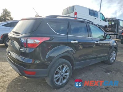 Trzecie zdjęcie samochodu z tyłu: 2018 FORD ESCAPE SE VIN:1FMCU0GD7JUA73625 - miniatura