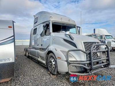 2024 VOLVO VNL SEMI TRUCK 4V4NC9EJ3RN637827 - główne zdjęcie licytacji z USA - miniatura