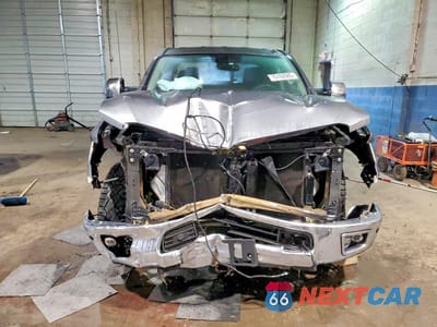 Piąte zdjęcie samochodu w środku: 2018 NISSAN TITAN XD SL VIN:1N6BA1F43JN548081 - miniatura