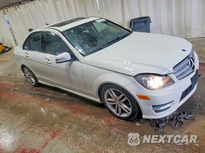 Czwarte zdjęcie samochodu z boku: 2012 MERCEDES-BENZ C 300 4MATIC VIN:WDDGF8BB2CA695273 - miniatura