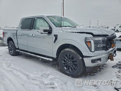 Czwarte zdjęcie samochodu z boku: 2025 FORD F150 LARIAT VIN:1FTFW5L56SFC54325 - miniatura