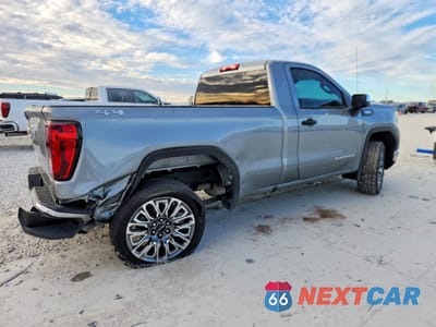 Trzecie zdjęcie samochodu z tyłu: 2025 GMC SIERRA K1500 VIN:3GTNUAEK2SG384419 - miniatura