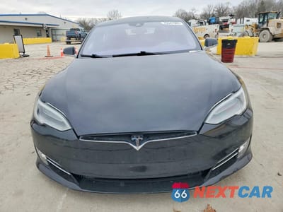 Piąte zdjęcie samochodu w środku: 2016 TESLA MODEL S VIN:5YJSA1E23GF159502 - miniatura