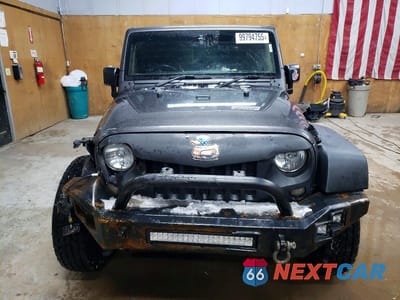 Piąte zdjęcie samochodu w środku: 2016 JEEP WRANGLER UNLIMITED SPORT VIN:1C4BJWKG4GL293445 - miniatura