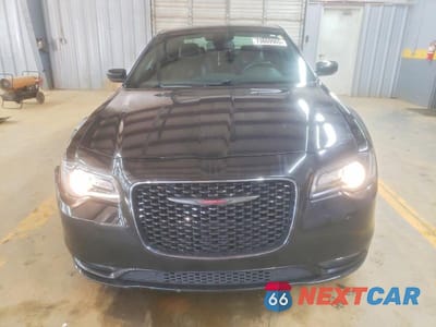 Piąte zdjęcie samochodu w środku: 2022 CHRYSLER 300 S VIN:2C3CCABGXNH190837 - miniatura