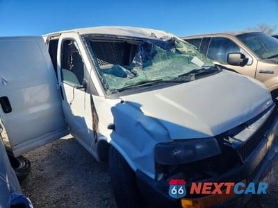 Czwarte zdjęcie samochodu z boku: 2020 CHEVROLET EXPRESS G2500 VIN:1GCWGBFP0L1145477 - miniatura