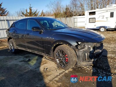 Czwarte zdjęcie samochodu z boku: 2023 MASERATI LEVANTE MODENA VIN:ZN661YUM3PX437252 - miniatura
