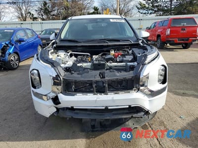 Piąte zdjęcie samochodu w środku: 2024 MITSUBISHI OUTLANDER ES VIN:JA4J3UA82RZ074529 - miniatura