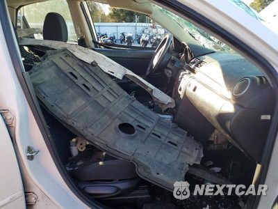 Zdjęcie 7 z 12 samochodu: 2005 MAZDA 3 HATCHBACK VIN:JM1BK143651329493 - miniatura