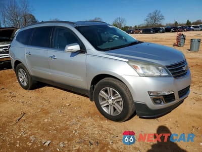 Czwarte zdjęcie samochodu z boku: 2015 CHEVROLET TRAVERSE LT VIN:1GNKRHKD2FJ370275 - miniatura
