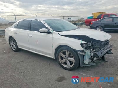 Czwarte zdjęcie samochodu z boku: 2014 VOLKSWAGEN PASSAT SE VIN:1VWBP7A38EC015337 - miniatura