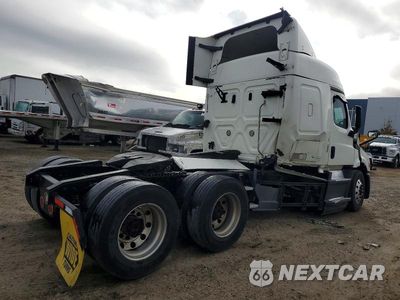 Czwarte zdjęcie samochodu z boku: 2019 FREIGHTLINER CASCADIA 116 SEMI TRUCK VIN:3AKJHPDV9KSKA4558 - miniatura