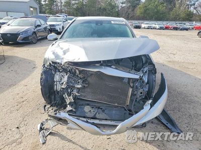 Piąte zdjęcie samochodu w środku: 2019 TOYOTA CAMRY L VIN:4T1B11HK5KU210845 - miniatura