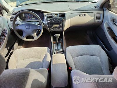 Zdjęcie 8 z 11 samochodu: 2002 HONDA ACCORD EX VIN:JHMCG66822C012143 - miniatura