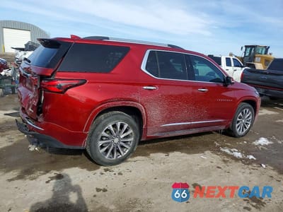 Trzecie zdjęcie samochodu z tyłu: 2022 CHEVROLET TRAVERSE PREMIER VIN:1GNERKKW7NJ161284 - miniatura