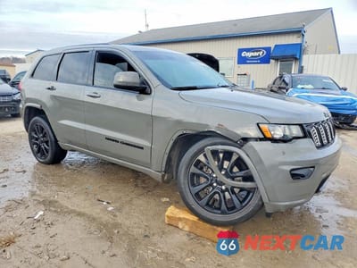 Czwarte zdjęcie samochodu z boku: 2020 JEEP GRAND CHEROKEE LAREDO VIN:1C4RJFAG8LC424175 - miniatura