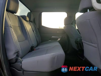 Zdjęcie 10 z 12 samochodu: 2024 TOYOTA TUNDRA CREWMAX SR VIN:5TFLA5DB8RX230392 - miniatura