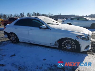 Czwarte zdjęcie samochodu z boku: 2017 MERCEDES-BENZ C 300 VIN:55SWF4JB6HU195372 - miniatura