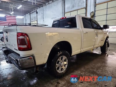 Trzecie zdjęcie samochodu z tyłu: 2022 RAM 2500 LARAMIE VIN:3C6UR5FJ9NG170341 - miniatura