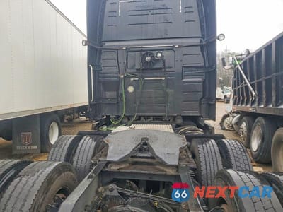 Zdjęcie 6 z 10 samochodu: 2015 VOLVO VNL SEMI TRUCK VIN:4V4NC9EH7FN139008 - miniatura