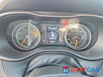 Zdjęcie 9 z 13 samochodu: 2019 JEEP CHEROKEE LATITUDE VIN:1C4PJLCBXKD427952 - miniatura