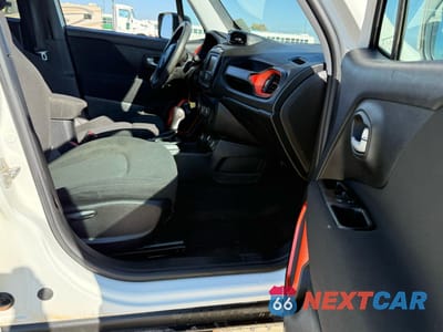 Piąte zdjęcie samochodu w środku: 2020 JEEP RENEGADE SPORT VIN:ZACNJBAB4LPL50466 - miniatura