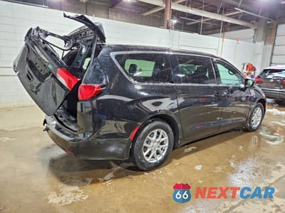 Trzecie zdjęcie samochodu z tyłu: 2025 CHRYSLER VOYAGER LX VIN:2C4RC1CG7SR610256 - miniatura