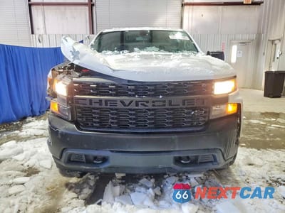 Piąte zdjęcie samochodu w środku: 2019 CHEVROLET SILVERADO K1500 VIN:1GCUYAEF4KZ311863 - miniatura