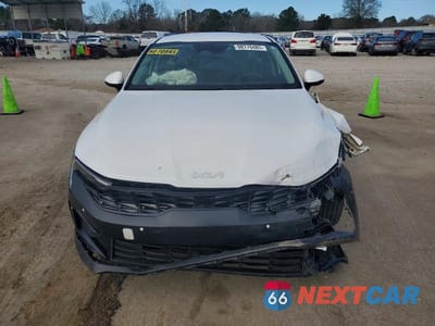 Piąte zdjęcie samochodu w środku: 2025 KIA K5 LXS VIN:KNAG24J70S5286494 - miniatura