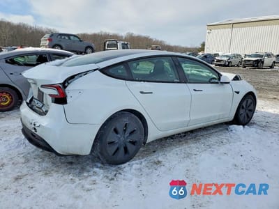 Trzecie zdjęcie samochodu z tyłu: 2025 TESLA MODEL 3 VIN:5YJ3E1EB5SF965116 - miniatura