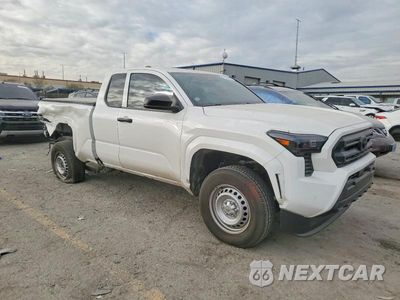 Czwarte zdjęcie samochodu z boku: 2025 TOYOTA TACOMA XTRACAB VIN:3TYJDAHNXST030545 - miniatura