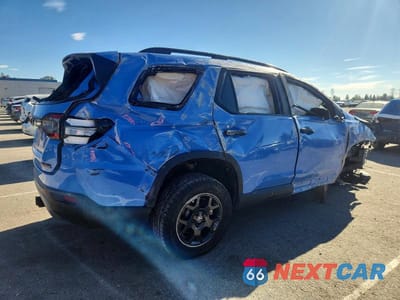 Trzecie zdjęcie samochodu z tyłu: 2024 HONDA PILOT TRAILSPORT VIN:5FNYG1H60RB049016 - miniatura