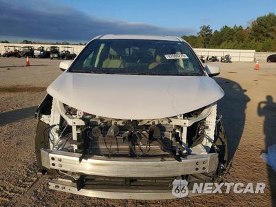 Piąte zdjęcie samochodu w środku: 2024 TOYOTA SIENNA XLE VIN:5TDYRKEC5RS214094 - miniatura