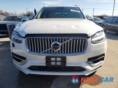 Piąte zdjęcie samochodu w środku: 2023 VOLVO XC90 PLUS VIN:YV4062PN9P1924935 - miniatura