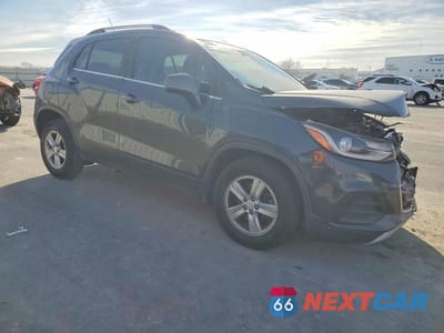 Czwarte zdjęcie samochodu z boku: 2019 CHEVROLET TRAX 1LT VIN:3GNCJLSB4KL137370 - miniatura