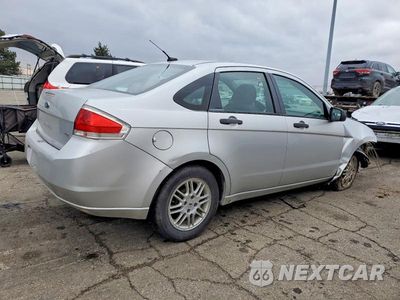Trzecie zdjęcie samochodu z tyłu: 2011 FORD FOCUS SE VIN:1FAHP3FN2BW188173 - miniatura