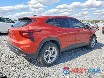 Trzecie zdjęcie samochodu z tyłu: 2024 CHEVROLET TRAX LS VIN:KL77LFE29RC163211 - miniatura