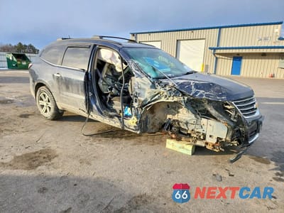 Czwarte zdjęcie samochodu z boku: 2016 CHEVROLET TRAVERSE LT VIN:1GNKVHKD3GJ297320 - miniatura