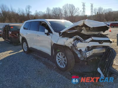 Czwarte zdjęcie samochodu z boku: 2024 TOYOTA GRAND HIGHLANDER XLE VIN:5TDAAAB55RS050757 - miniatura