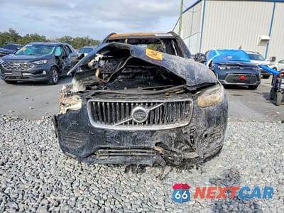Piąte zdjęcie samochodu w środku: 2022 VOLVO XC90 T5 MOMENTUM VIN:YV4102CK9N1825739 - miniatura