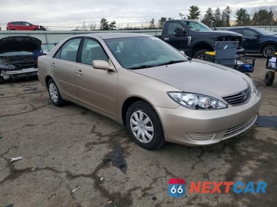 Czwarte zdjęcie samochodu z boku: 2005 TOYOTA CAMRY LE VIN:4T1BE30K95U515300 - miniatura