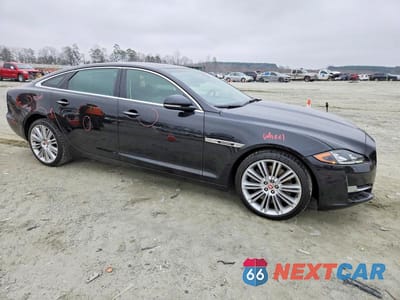 Czwarte zdjęcie samochodu z boku: 2017 JAGUAR XJL SUPERCHARGED VIN:SAJWA2GE1HMW04165 - miniatura